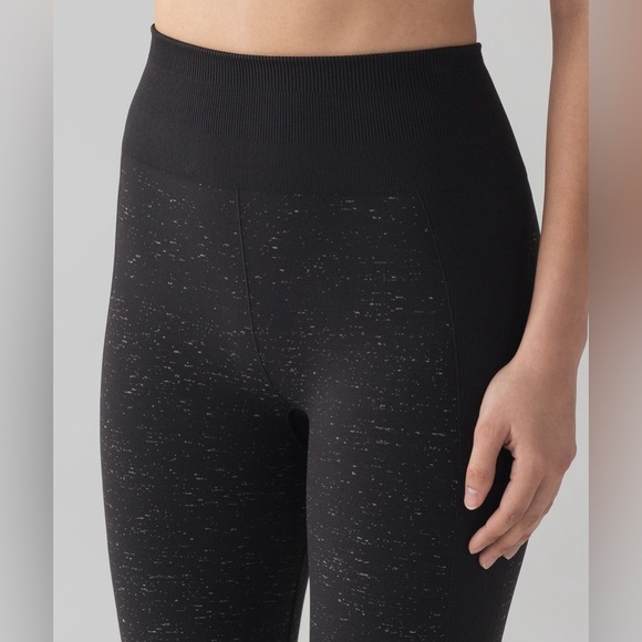 Lululemon Free To Flow 7/8 Tight Black / White (Size 6) - Picture 5 of 12